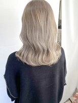 プラグ バイ ネオリーブ(plug by neolive)&nbsp;ホワイトベージュ☆似合わせカット/デザインカラー/くびれヘア