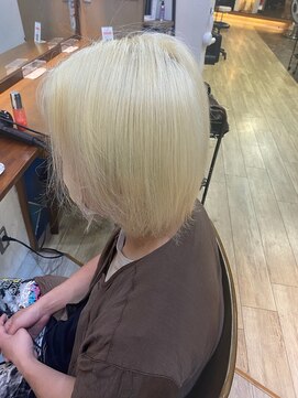 ロア 福岡天神本店(LORE) ホワイトブロンド