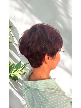 アイコニックナゴヤ(AIconic nagoya) 癖毛を生かした暖色ショート（by 庄司）