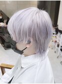 マッシュショート　ホワイトグレージュブリーチデザイン