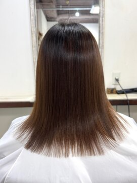 ファミーユ(famille) 〈famille〉美髪矯正+ダメージ補修トリートメント