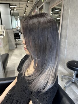 ルイス(L'wis) プラチナグレーのグラデーションカラー♪朝長