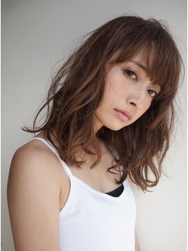 セミロングボブ×ウェーブ