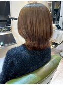 ハイトーンベージュ ミディアムレイヤー くびれヘア 20代