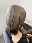 グレージュ×ブラック