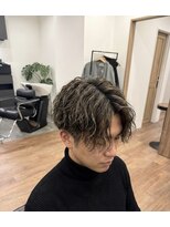 ウェリナ(welina) センターパート ツイスパ ハイライト 刈り上げマッシュ