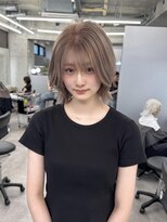 ローレン(Lolen.)&nbsp;毛流れができる　レイヤーボブとミルクティー