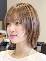 トップヘアー アヴェニュー 刈谷(TOPHAIR Avenue)&nbsp;刈谷顔まわりレイヤー外ハネショートボブミルクティーベージュ