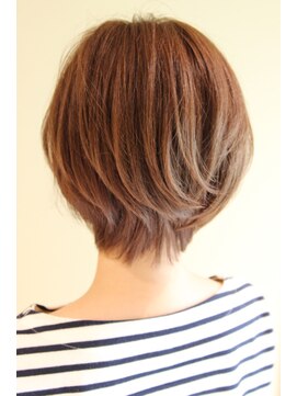 レウナ 外苑前(Reuna) 20代30代40代暗めカラーでも可愛いナチュラショートボブ