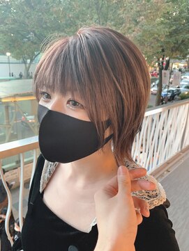 ステアケース 武蔵小杉店(stair:case) 大人かわいい外ハネショートウルフ耳かけグレージュ