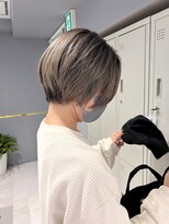 シカ 神戸三宮元町店(Cica)&nbsp;ショートヘア 大人ショート ハイトーン ブリーチ 三宮 元町