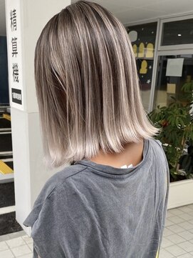 ヌエン 渋谷(NU/EN) 冬カラー/海外ケアバレイヤージュ/シルバーベージュ/長めボブ