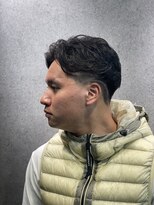 フジヤマバーバーショップ アジト(FUJIYAMA BARBER SHOP ajito)&nbsp;センターパート ラインアート テーパーフェード