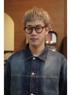 エディ(Edy) ケアブリーチダブルカラーフェザーパーマ外国人風眉毛カット岡山