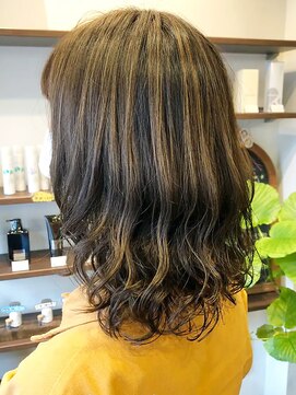 リラエミュー(rela emu) パーマが際立つハイライト☆