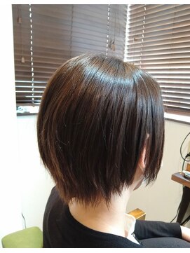 ネウィサリュー 立川(newi saLyu) ワンレンボブ前下がりショート内巻きワンカール鎖骨ミディアム