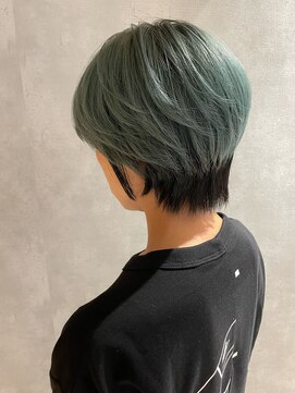 アイディール(:ideal) カーキアッシュで個性派カラー×ショートスタイル