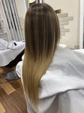 アーチフォーヘア 心斎橋店(a-rch for hair) 地毛のデザインをいかしてグラデーションスタイルに!