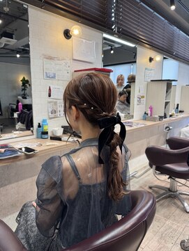 コワファーストナガサキシャンプーボーイ(COIFF1RST NAGASAKI SHAMPOO BOY) 編みおろしアレンジ