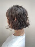 軽やかに揺れる質感が魅力のショートパーマ