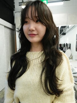 ピア ヤクイン(Pia Yakuin) トレンドレイヤーカット/ハッシュカット/オリーブカラー