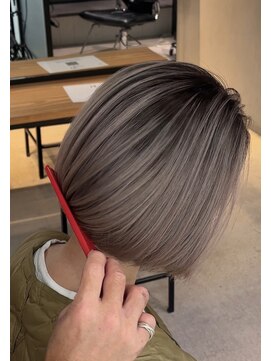 サロウィン 下北沢(SALOWIN) ナチュラルなグレージュのシャドールーツ