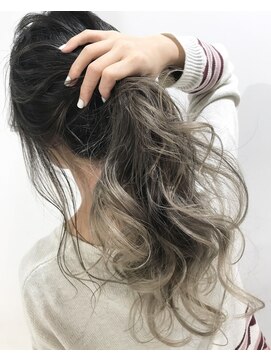 シエスタ バイ アンブルリュクス(siesta by amble luxe) グレーベージュポニー