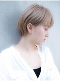 スッキリかわいいハイトーンショート