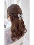 表編み込みの綺麗めハーフアップ