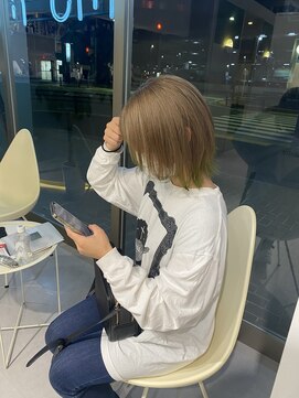 ムーム(Momb) ベージュにちょんと黄緑