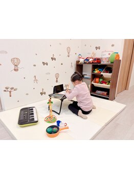 親子連れ大歓迎!気兼ねなく過ごせるプライベート空間で癒しのサロンタイムを[キッズスペース有]