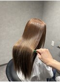 オリーブベージュ
