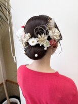 ヘアーボー ラーラ(hairbeau L'ala)&nbsp;タイト目シニヨン