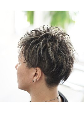 ザッツ ヘアークリエイト(ZATZ HAIR CREATE) メンズツーブロックパーマ　×　ハイライト