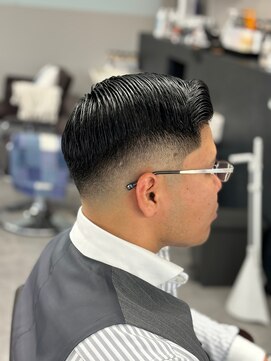 ヘアーラボ 樟葉(Hair Labo) サイドパート スキンフェード 南楠葉