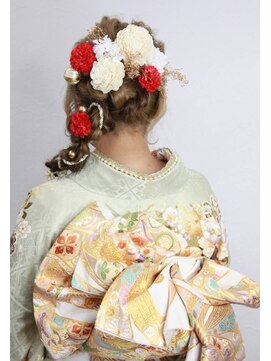 ヴィアーレ(VIALE) 成人の日：ヘアアレンジ