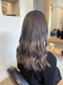 ウイ(u'i) グレーカラー