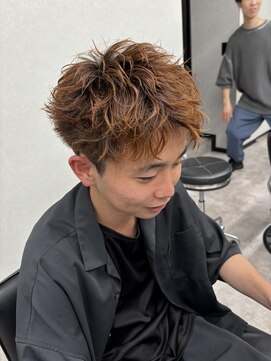 コードバイケンジ 戸塚(CODE by KENJE) 動きのある束感が魅力！スパイキーショート