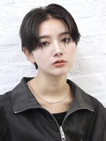 エイド 本店(aid)&nbsp;前下がりニュアンスセンターパート毛流れメンズライクショート