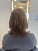 30代40代くびれミディアムヘアインナーピンクカラー