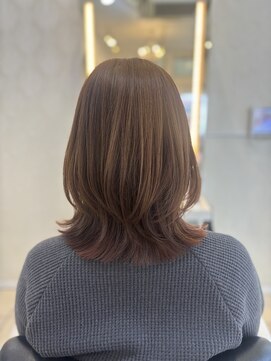フレア(FLAiR) 30代40代くびれミディアムヘアインナーピンクカラー