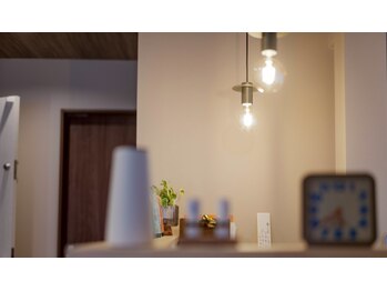 リファベラ(refabera)の写真/髪と頭皮のケアについて専門的な知識を持つスタイリストが在籍。本物志向の大人女性へ特別なひとときを…。
