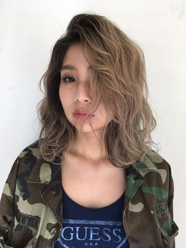 ラ ブレア(La Brea) 外国人風ゆるウェーブ×ブロンドヘアー