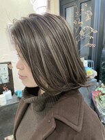 ゾンネ(ZONNE)&nbsp;【ZONNE】グレーベージュ×ハイライト