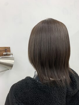 レオ 幸手(Leo) 20代30代40代髪質改善カラーアッシュベージュ艶感ストレート