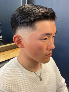 ビンゴ(BINGO) 1056黒髪短髪ショートツーブロック刈り上げーバーバースタイル