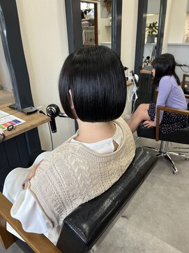 ジーニー(GeeNY) 王道のワンレンボブ