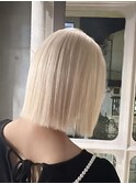 ホワイトカラーホワイトブリーチブロンドブリーチカラーボブ
