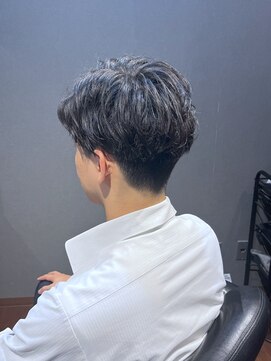 ビーダンディー(Bee dandy) ビジネスツーブロック ナチュラルパーマ かきあげアップバング