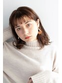 分け目なしのワイドバンクが可愛いお洒落ミディアムスタイル♪